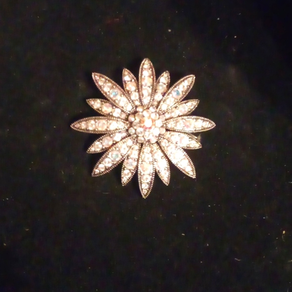Gorgeous Joan Rivers flower pin with swavarski crystals
